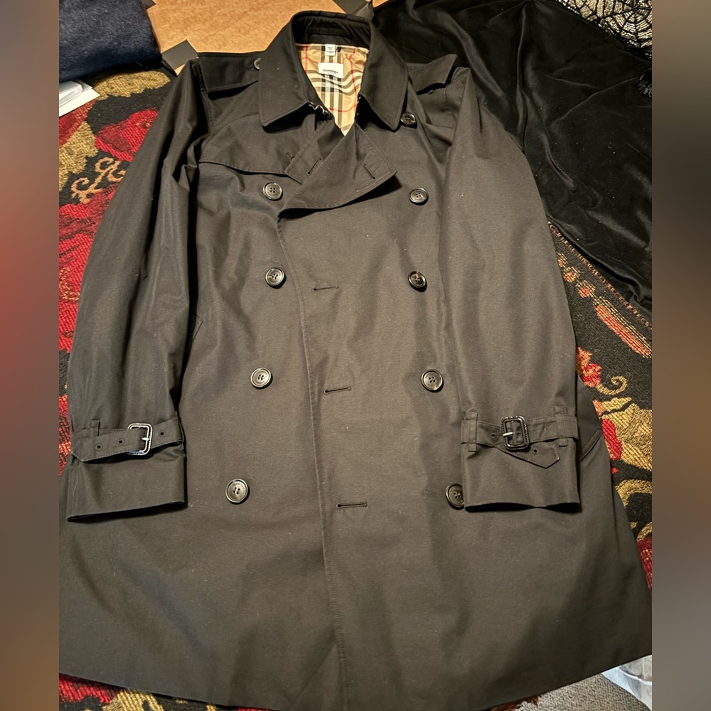 Burberry Kensington men’s trench size 52.